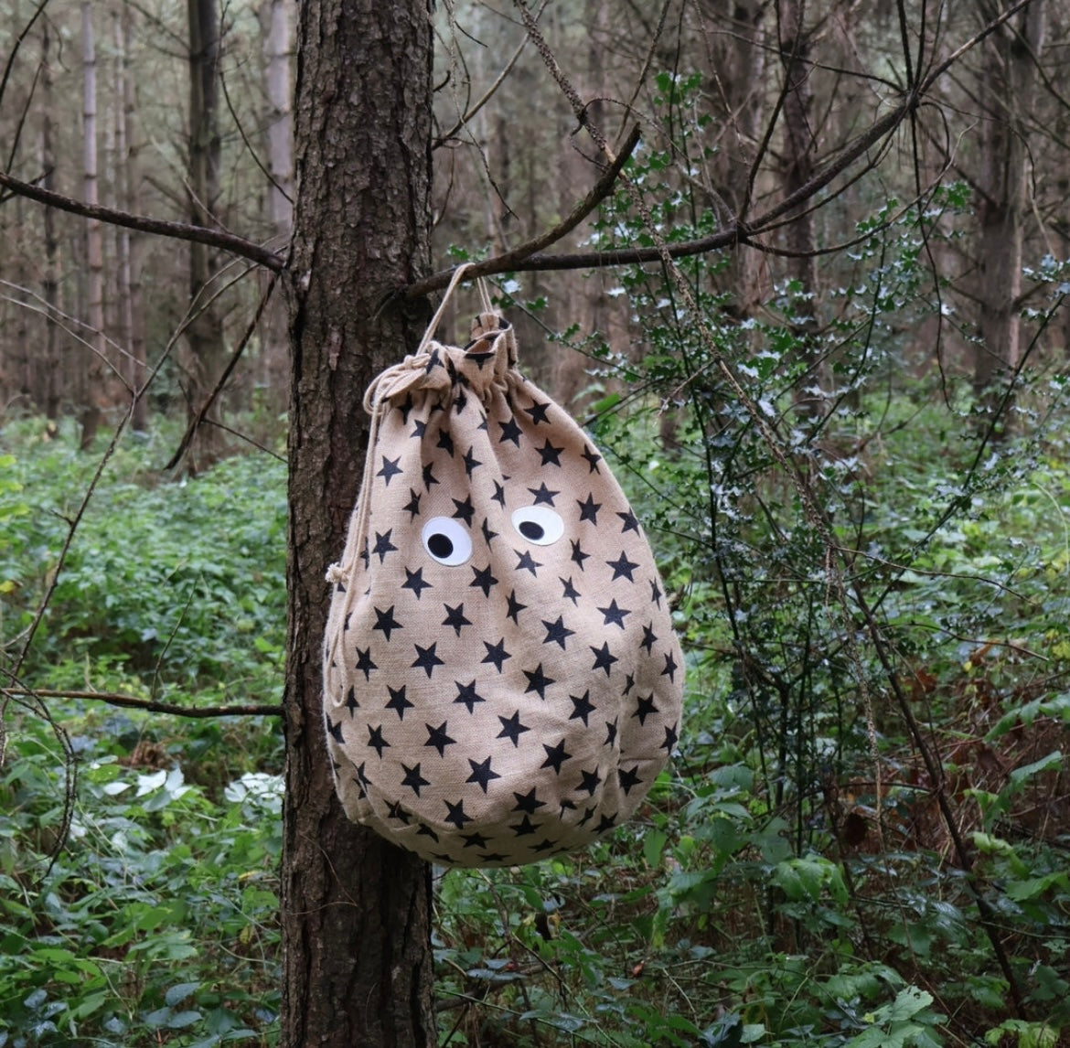 Jute star sack with googly eyes